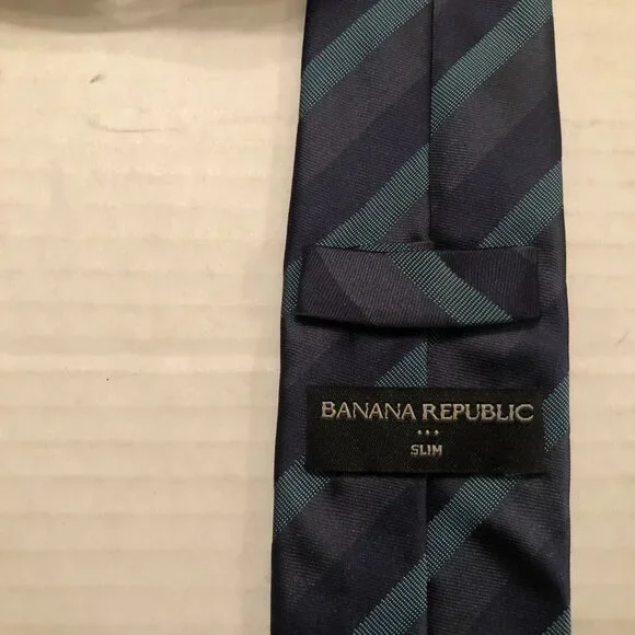 banana Republic men's new 55%polyester 45%silk tie 2 1/4 X 60